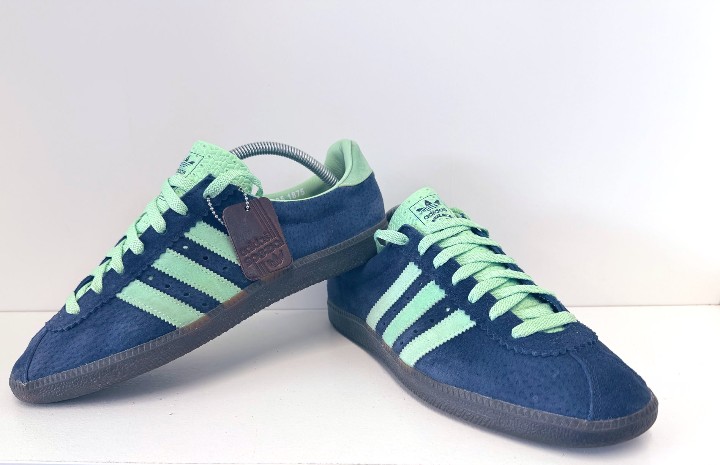 TruckerSpence's tweet photo. Another fantastic pair from @CustomsRe5 for my feet it's my third pair from them and every pair have been immaculate it's a fantastic small business that needs our support.. https://t.co/Cbpg2kKvWj