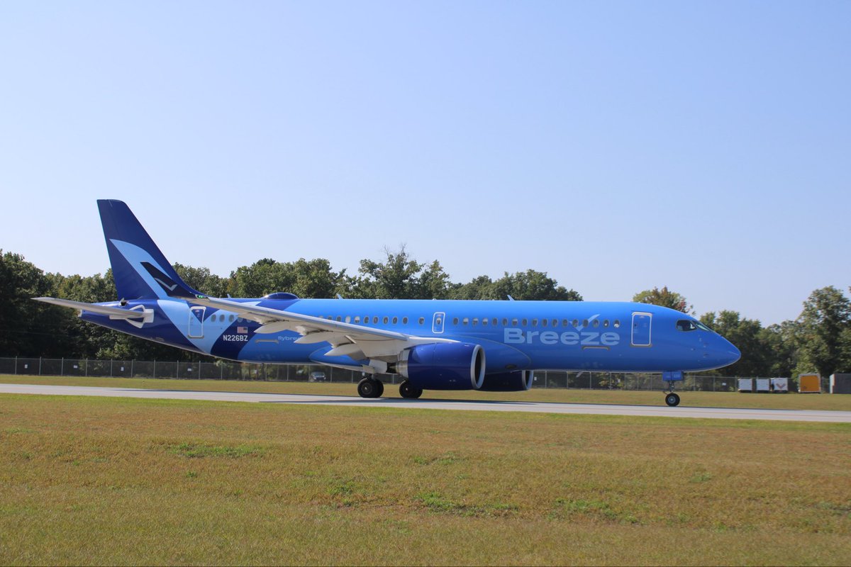LeahyBTV's tweet photo. Charleston is calling, and it’s giving Southern charm energy. 🌴✨ Big news, Vermont — Breeze Airways just brought back nonstop flights from Leahy BTV straight to Charleston, SC! Low country eats, dreamy cobblestone streets, and ocean breezes are officially just one direct flight away. 🛫