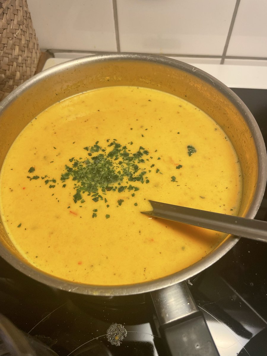 84maj's tweet photo. Ljuvlig mustig gourmet-Morotssoppa med kokosmjölk, ingefära o annat gott #HealthyFood #CarrotSoup #Morotsoppa #FoodToLove https://t.co/4Czv2zo7tv