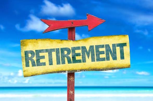 The Pain of Retirement… 😑
A retired IAS officer recently shifted to Patna after retirement. Every evening, he would walk in the nearby park carrying an air of pride and superiority, barely speaking to anyone.
One day, he finally sat beside an elderly man and began talking. But