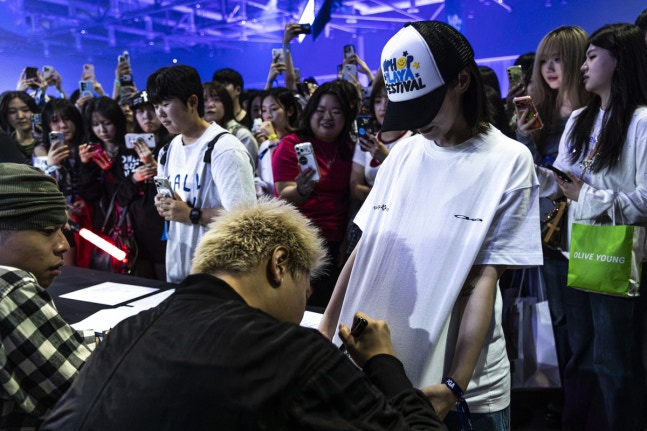 tang__kira's tweet photo. Hiphopplaya Festival 2026 diketahui mendapat 25 ribu pengunjung, termasuk 4 ribu fans internasional. Tidak hanya itu live stream yang ditonton 1.2 Juta viewers

https://t.co/vqpKwH8tfk https://t.co/Lwk0wNQckv