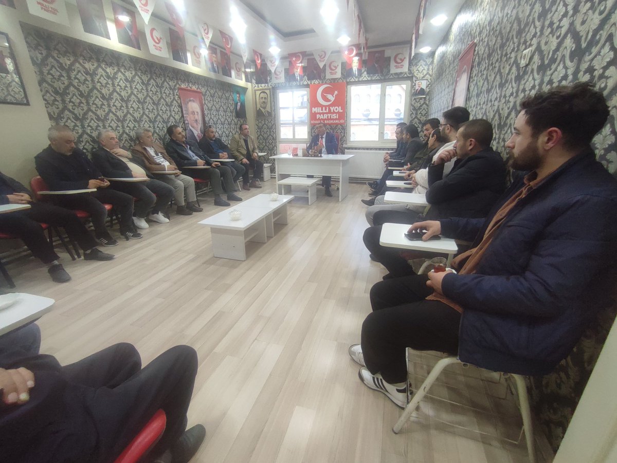 MilliYolSivas58's tweet photo. Mili Yol Partisi Sivas il Teşkilatı her Cuma günü gerçekleşen mutat istişare toplantısını icra etti.
@milliyolgm @HaralZeki
#milliyolpartisi #milliyolsivas #toplantı https://t.co/s6J5agnHRz