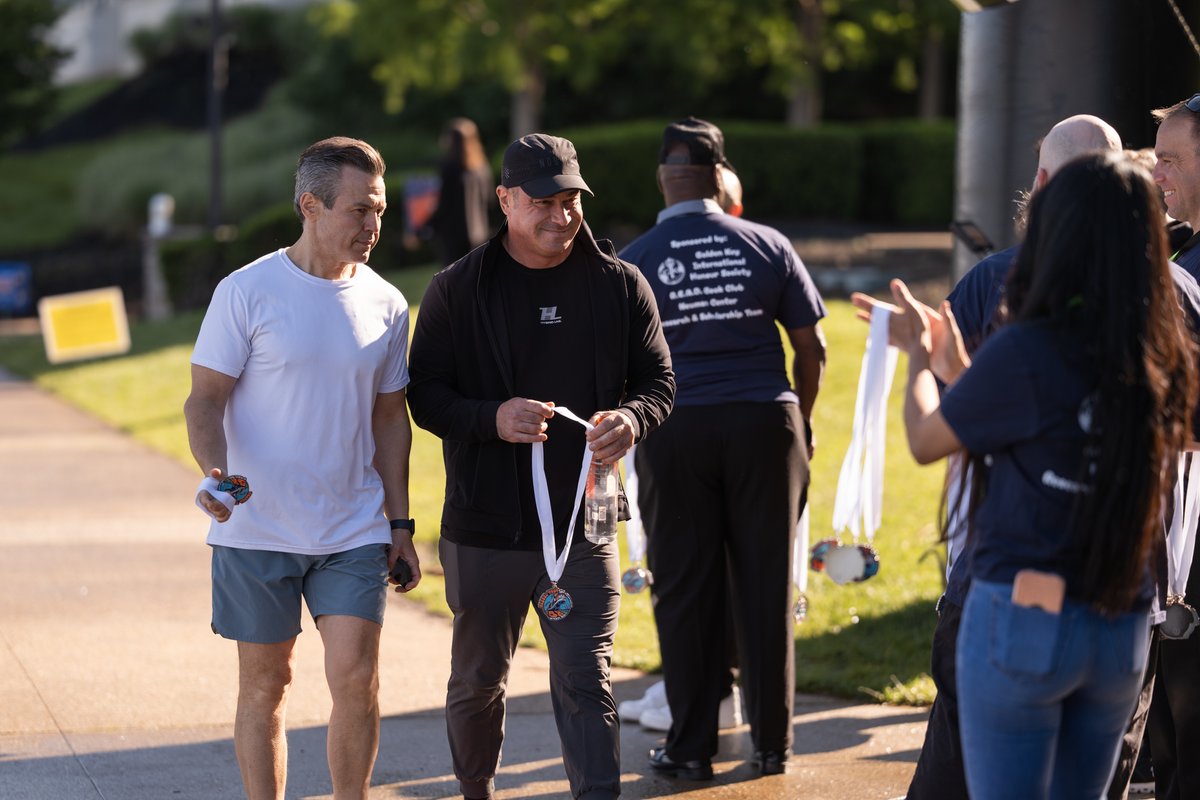 APUSPRteam's tweet photo. Commencement weekend started strong! 🏃‍♀️🎓
Graduates, guests, faculty, and staff came together for the Tassel Trot 5K to celebrate community and achievement. A donation to the AMU/APU Student Emergency Fund made every step count. 💙 https://t.co/o19V7AvCVM