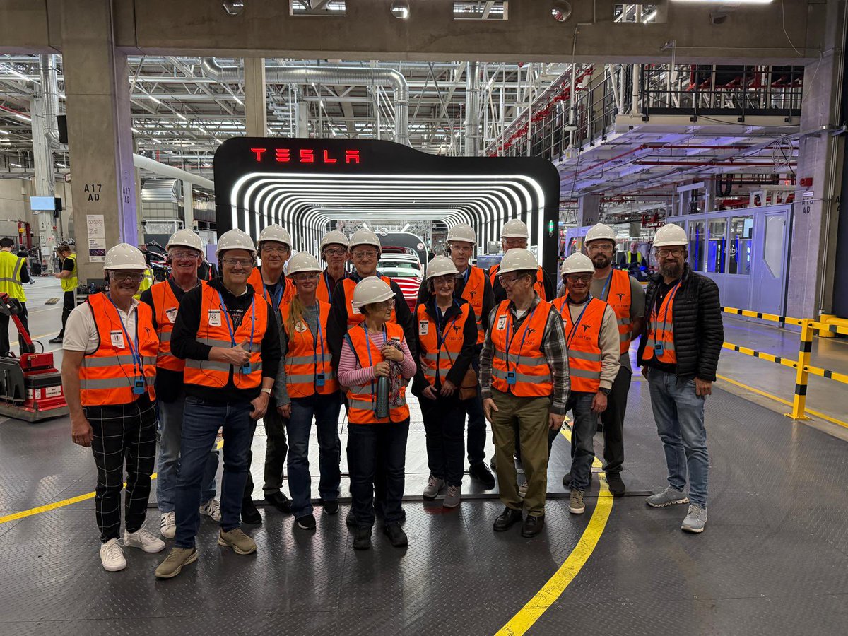 TeslaClubGER's tweet photo. Today was GigaFactory Day at Giga Berlin for our club members. We enjoyed it a lot. Thank you for being part of it @Captn_Hype @EstherRebers @RDST258 @RicoZig @Tesla_Calle @philnuim https://t.co/De7jRFXI1a