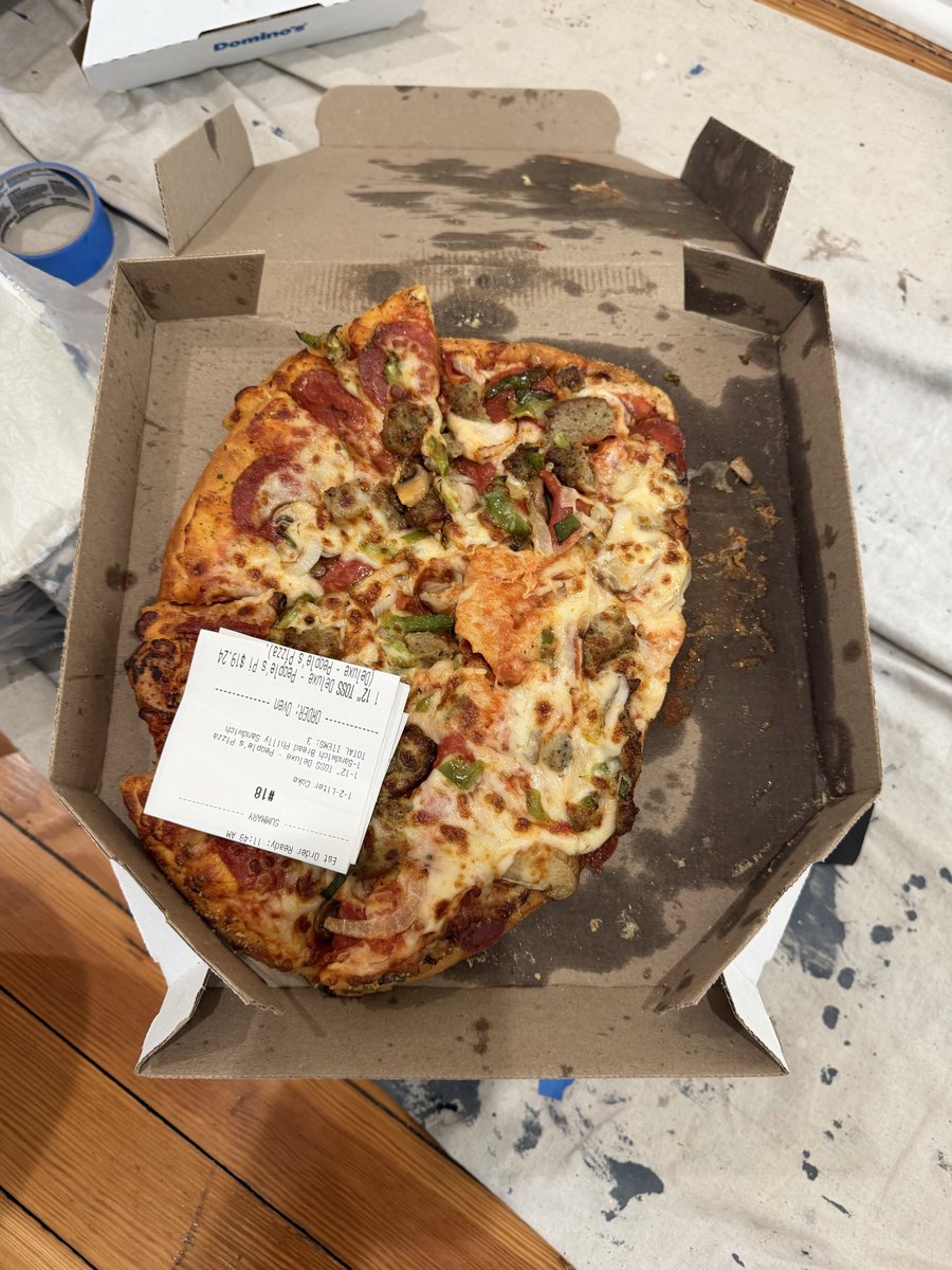 MarioFFamous's tweet photo. @dominos wtf is this pizza delivered https://t.co/cHCxrfvkMo