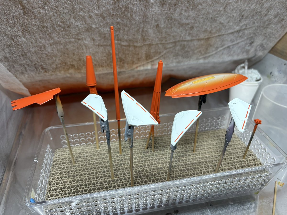 人魚戦車リバン アフロver.クリア成型内部オレンジ塗装 オレンジ塗りました🤗 途中で塗料切れて泡食いましたが、まぁなんとか