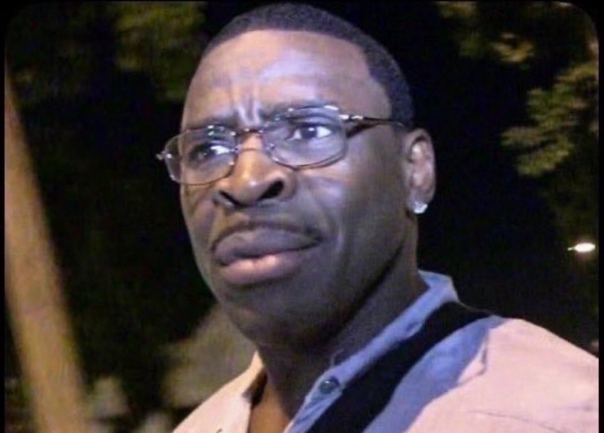Vhoyde's tweet photo. How your lady looks at you when you tell her she has to wear a jacket in your car because you're  not turning on the heater https://t.co/7oLvIFd85T