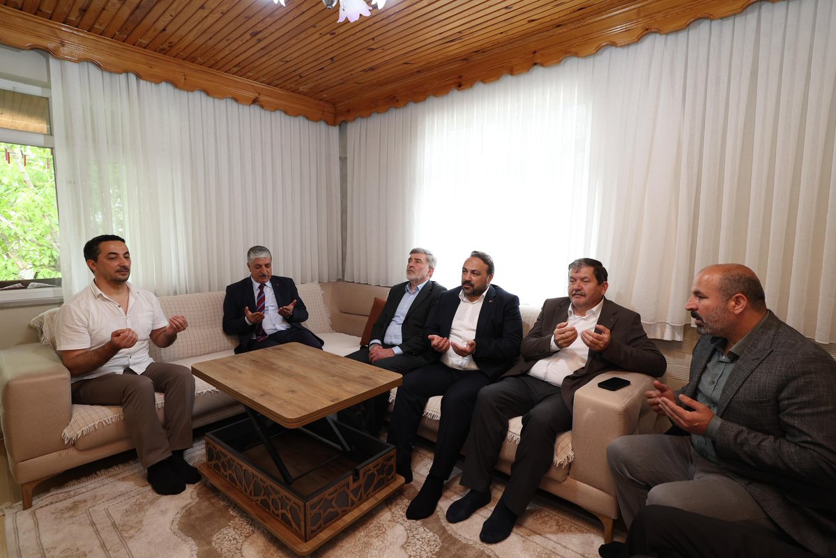 AK Parti Kocaeli Milletvekilimiz Sami Çakır, İlçe Başkanımız İlhan Yıldırım, İl Yöneticimiz Şerif Bozkurt, meclis üyelerimiz ve teşkilat mensuplarımız ile birlikte; 

📌Hacı Rakip Yılmaz amcamıza geçmiş olsun ziyaretinde bulunduk.

📌Annesi vefat eden Ufuk Yılmaz kardeşimize