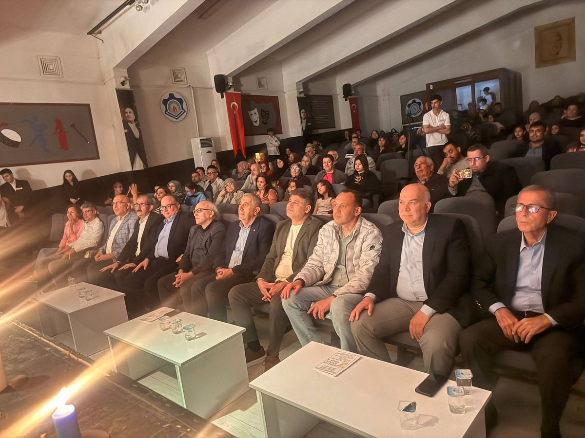 MeslekiEgitim45's tweet photo. İl Milli Eğitim Müdür Yardımcısı Mustafa KILIÇ Salihli Borsa İstanbul MTAL öğrencileri ve Edebiyat Öğretmeni Nizam TOSUN tarafından hazırlanan,'Gönülden Dökülen Sözler-4' Şiir Dinletisi programına katıldı.
@tcmeb @il_mem_45 @m_ugurelli @tcmeb_mtegm https://t.co/Vi4QlFNVW2