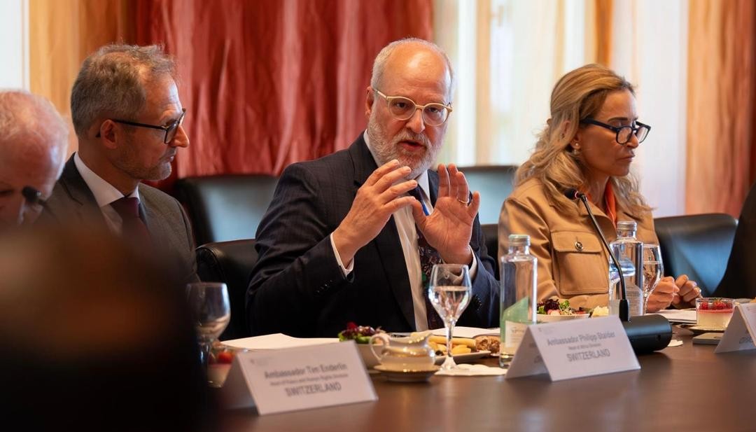 SwissMFAafrica's tweet photo. Africa plays an important role in shaping the global agenda on peace and security, climate, energy, and multilateral reform.
Today’s exchange between @SwissMFAStatSec and African ambassadors accredited to 🇨🇭 reaffirmed the importance of partnerships based on trust &amp; cooperation. https://t.co/0JxGeyi6ok