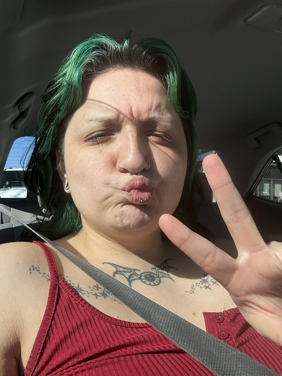 sativa raye tweet media