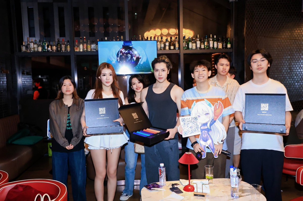 tom8881002's tweet photo. 币圈现在颜值都这么高了 #sonic @Joy_rich168 @Joelle_0X 我应该是全场年纪最大的～ https://t.co/qfUmXnBLD3