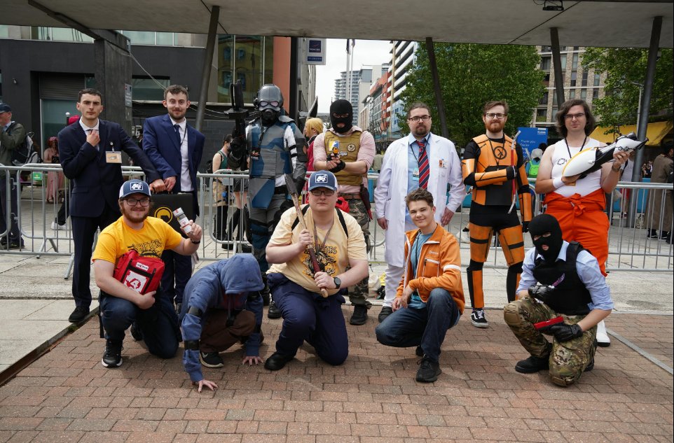 Valve Convention Cosplayers tweet media