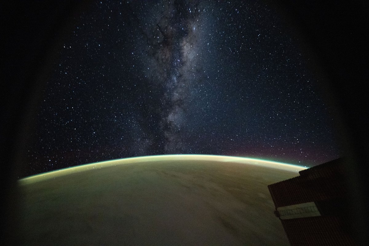 rosana's tweet photo. Glowing Views from the Space Station via NASA https://t.co/E0R3zZ6CvY https://t.co/bRYjsnxkVS