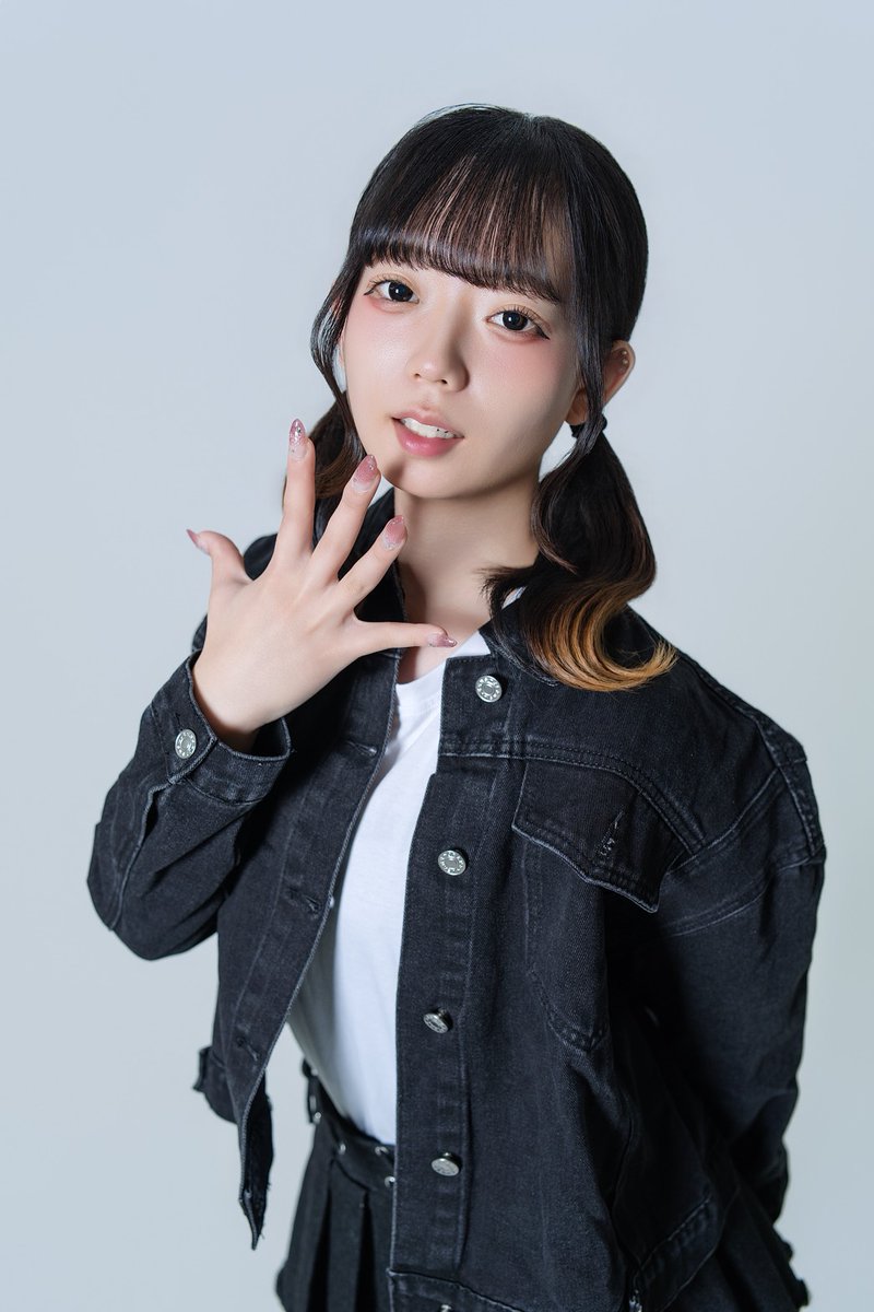 Lily tweet media