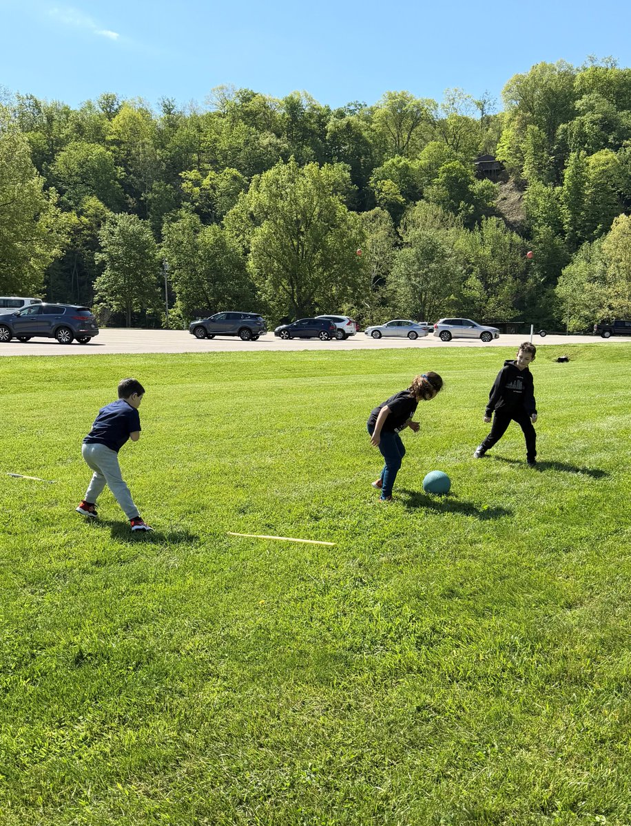 IU1Tweets's tweet photo. Sunshine, smiles, and fun!  IU1’s Hand in Hand picnic at Ten Mile Park today brought students, families, and staff together for games, food, and fresh air—all in an inclusive space where everyone can connect. 💛☀️🎉  #InclusiveEducation https://t.co/Q1lkz1cchW