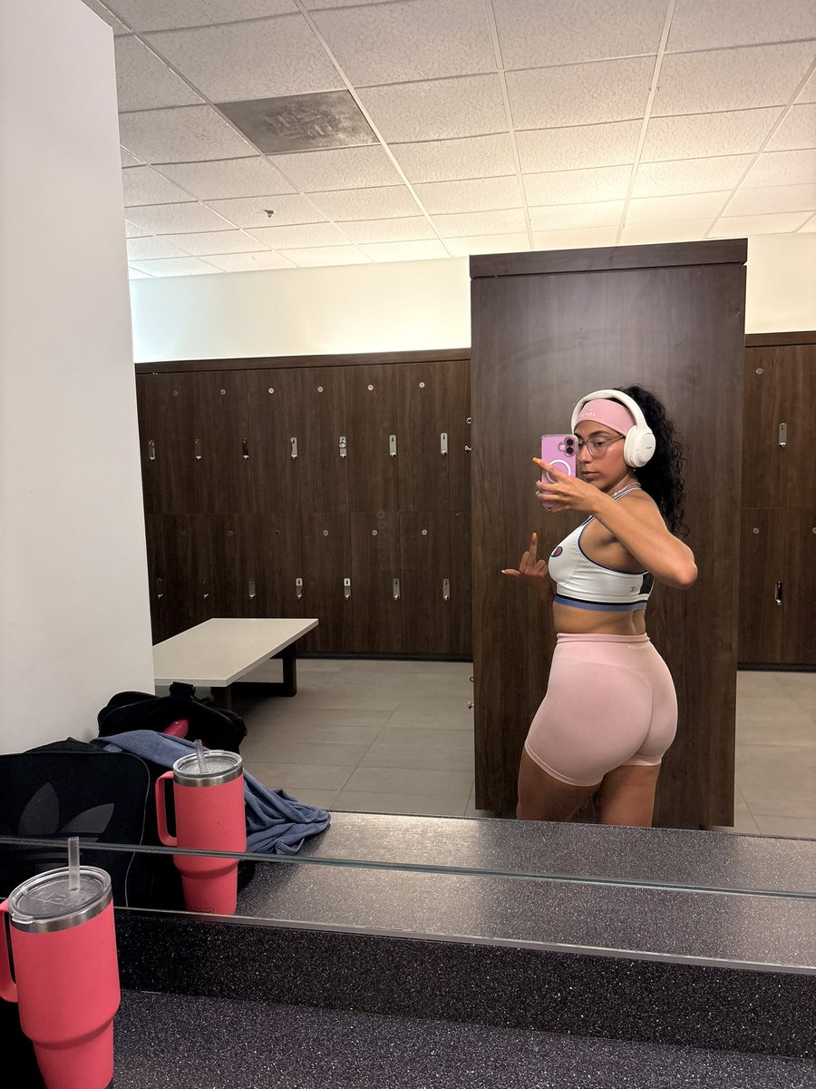 den 🧚🏽♀️ tweet media
