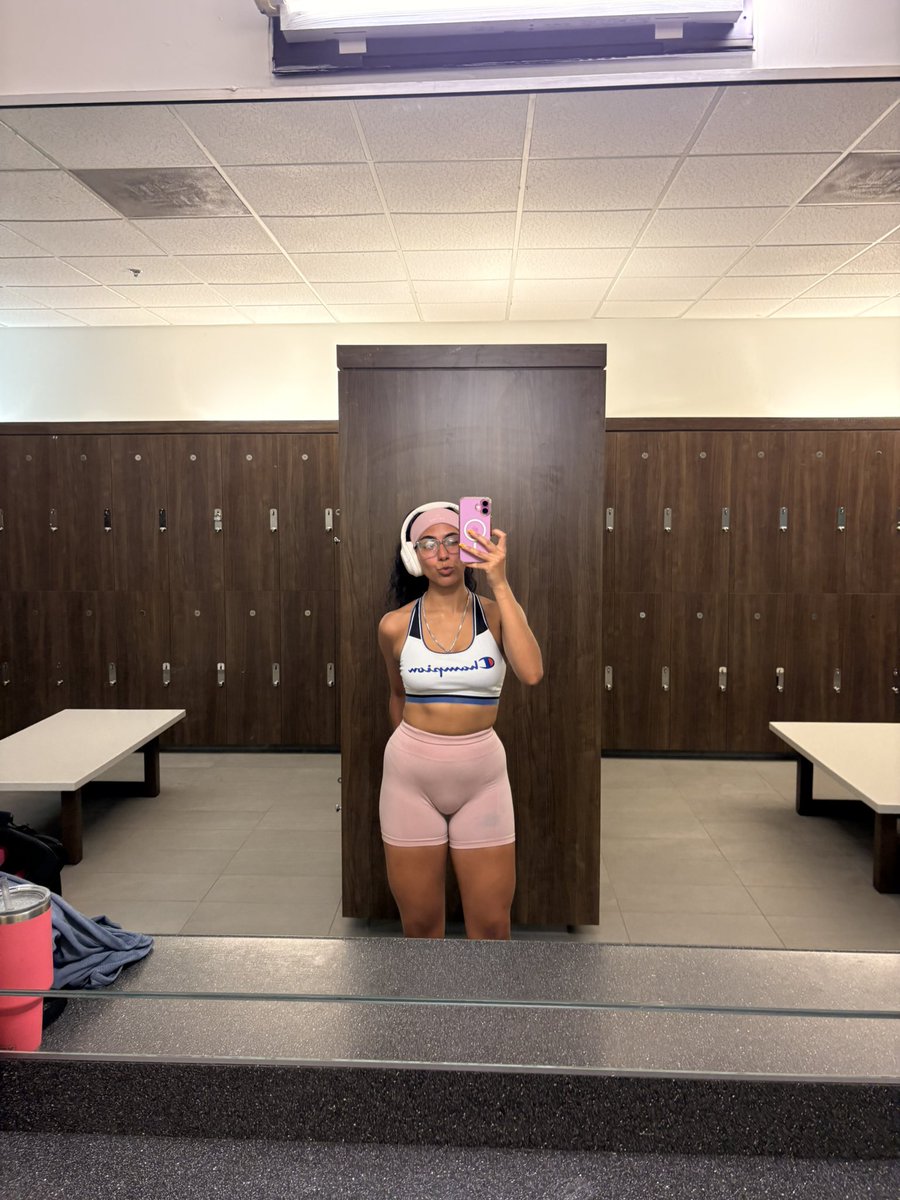 den 🧚🏽♀️ tweet media