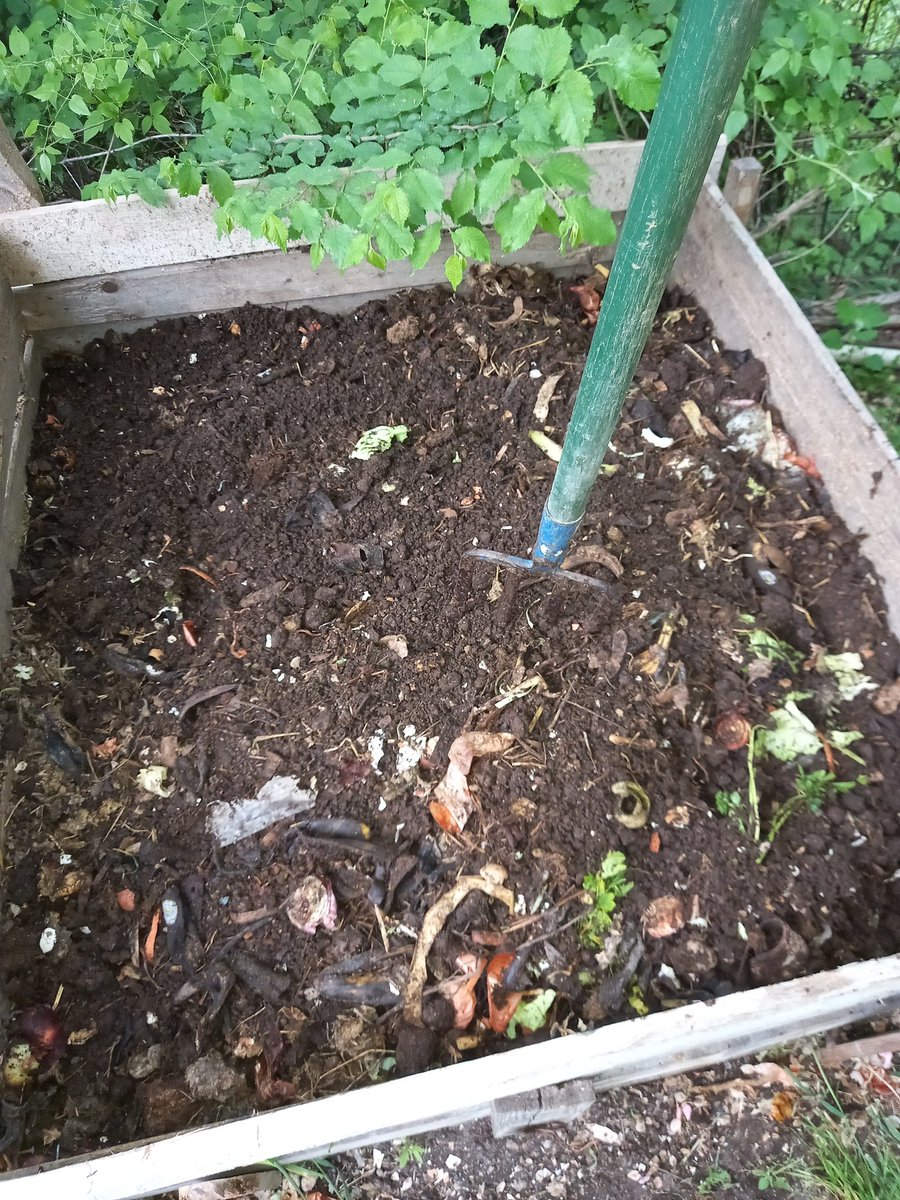 Şitkam kompost A+++ klasa organic visokopotenten 
100g - 250 den 
ograniceni kolicini, 
side effects - blaga erekcija pri rabota so nego, samo za ozbilni -.- #proud #compost #blackgold #natürlich