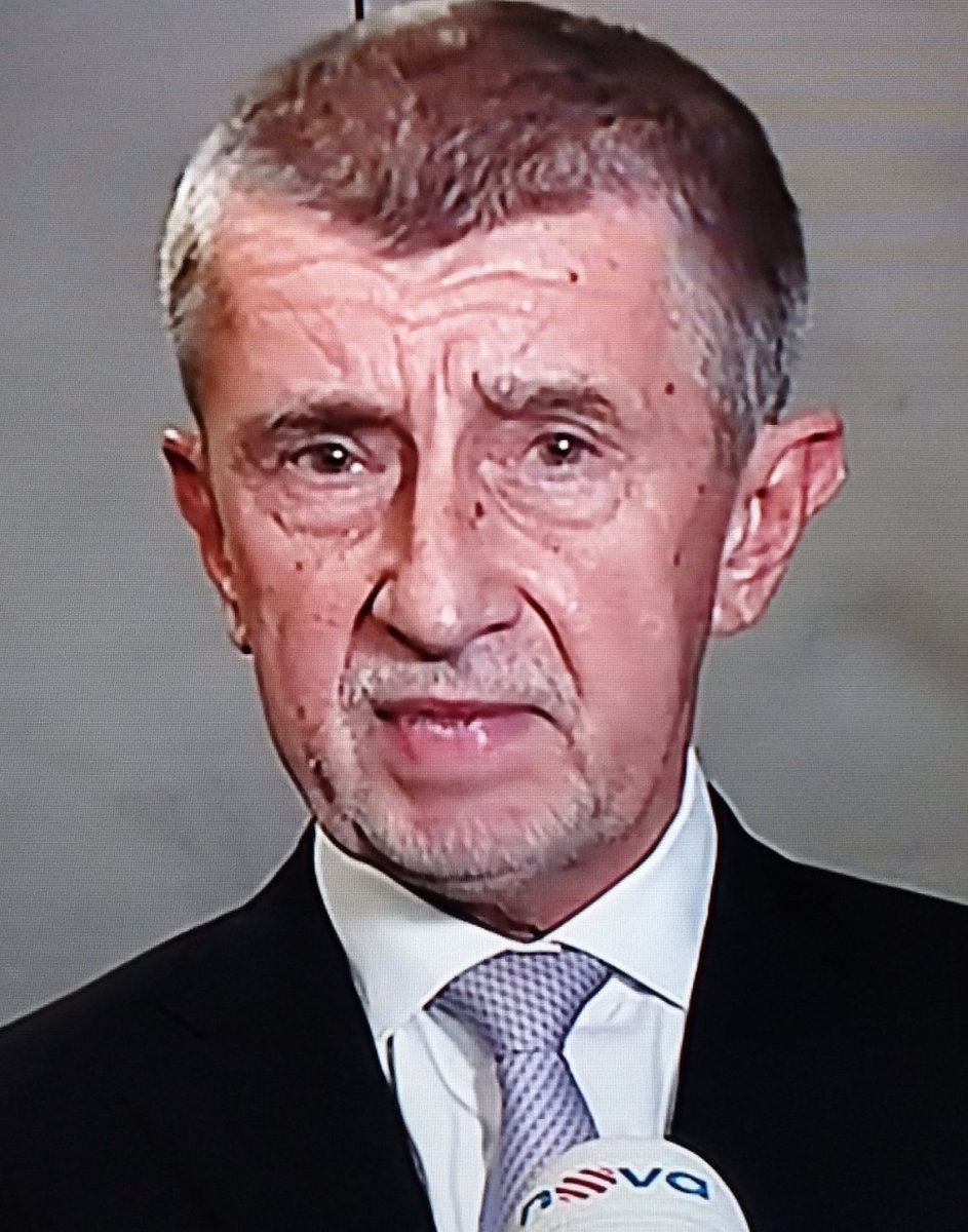 Ukňučená křivácká zrůda vždycky zůstane jen ukňučenou křiváckou zrůdou. Ani podvodně nahrabaný miliardy na tom nic nezmění.