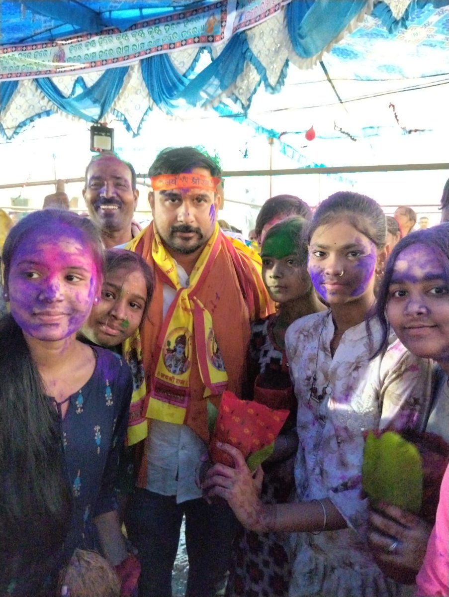 irasisacharya's tweet photo. ମୋର ବିଧାନସଭା ଅନ୍ତର୍ଗତ ସୋହେଲା ବ୍ଲକର ସନିମାଲ ଠାରେ ହେଉଥିବା ଅଖଣ୍ଡ ନାମଯଜ୍ଞରେ ଯୋଗଦାନ କରି ମହାପ୍ରଭୁ ଶ୍ରୀକୃଷ୍ଣ ଓ ମାତା ରାଧାଙ୍କ ନାମ ଜପ କରିବା ସହ ମହାପ୍ରଭୁଙ୍କ ନିକଟରେ ଗ୍ରାମବାସୀଙ୍କ ମଙ୍ଗଳମୟ ଜୀବନ ପାଇଁ ପ୍ରାର୍ଥନା କଲି ll
ଜୟ ଶ୍ରୀ ରାଧେ 🙏
#radheradhe #srikrishna
#sanimal #SohelaBlock
#BhatliConstituency