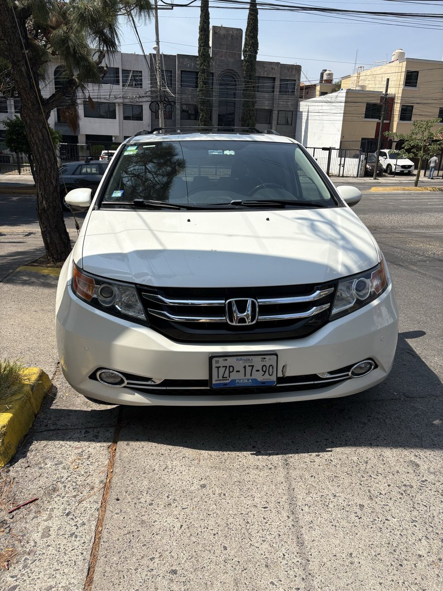 quepacho's tweet photo. Está obstruyendo mi estacionamiento del restaurante, ya estamos abiertos, estamos en avenida Naciones Unidas 47 62, esquina con Bruno Traven. @MovilidadZap @Trafico_ZMG https://t.co/66tWIg6Bj3