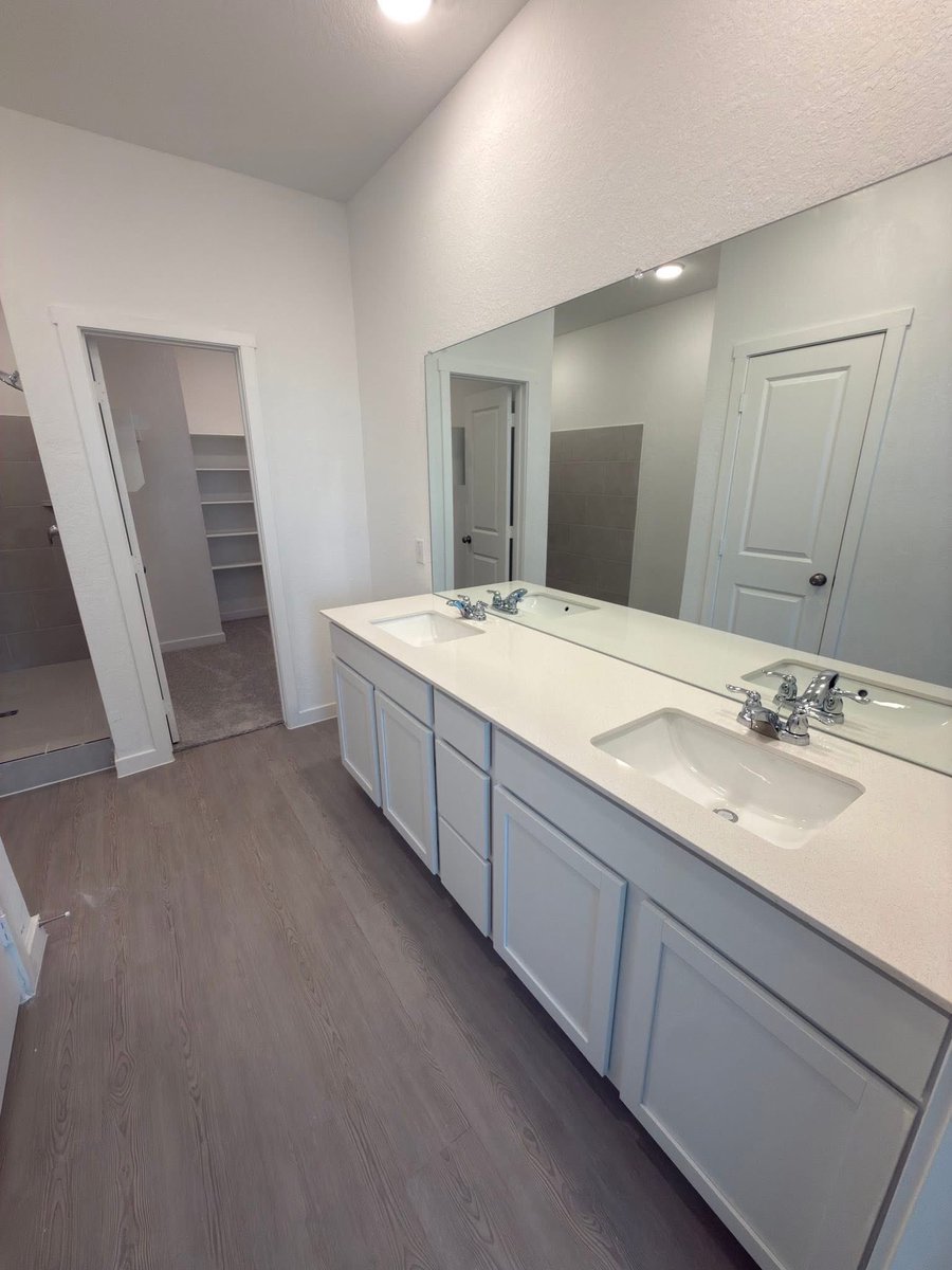MiguelViramonte's tweet photo. 🤯 West San Antonio deals are getting crazy!

🏡 4 Bed | 3 Bath | 2,024 SqFt
💰 Starting at $274K
📉 Rates as low as 4.5%
🔥 Closing cost assistance available
✨ Quartz countertops + stainless steel appliances

📍 Far West / Medina Valley ISD
#newhome #trending #medina #moving https://t.co/jEF6r6YTxD
