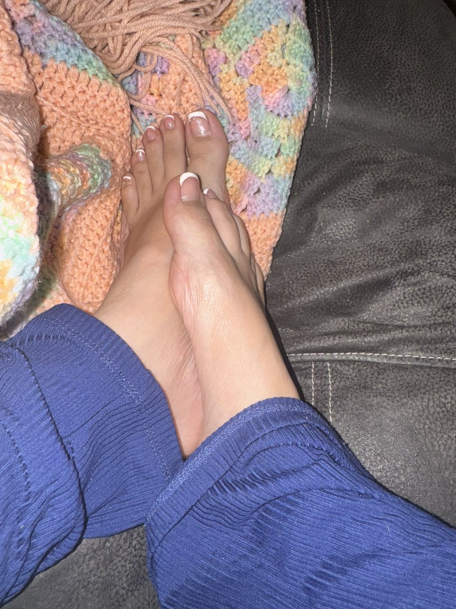 Feetacyy's tweet photo. Happy Friday!! https://t.co/MonqcLZ42R