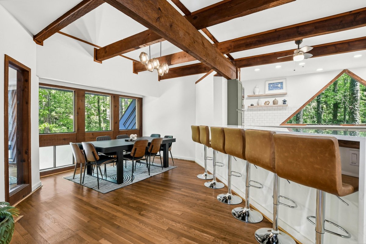 Zillow Gone Wild 🏡 tweet media
