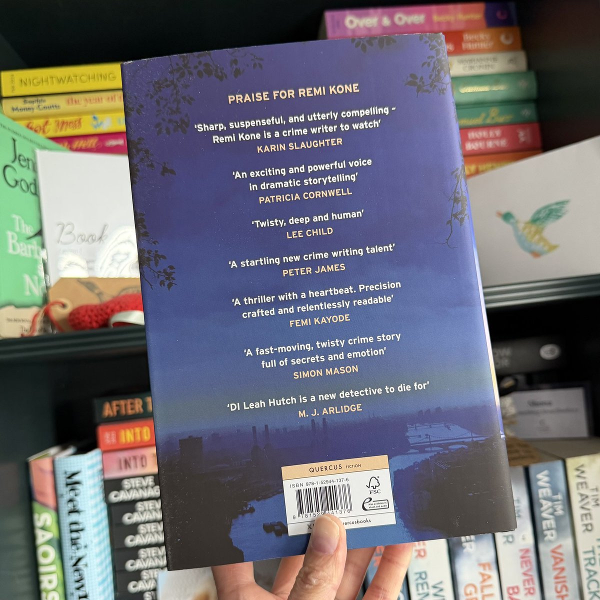 shonaholmes23's tweet photo. ๐๐ฎ#BookPost๐๐ฎ
A stunning piece of book mail has arrived with this copy of #JustKill by #RemiKone
Heard so many good things about this author, canโt wait to discover her writing!๐
Huge thanks to @QuercusBooks for sending ๐
#BookTwitter #Bookblogger https://t.co/SP6K9WAMP6