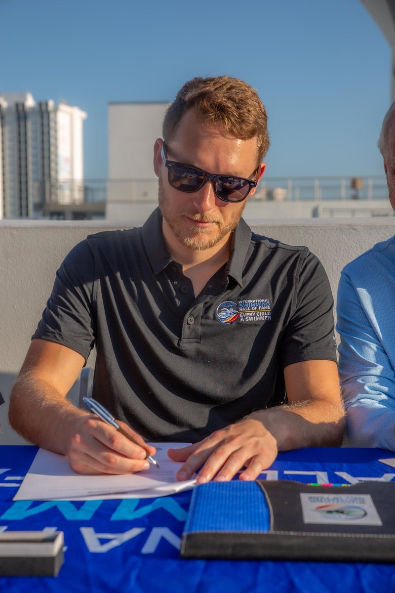 WaterDistrictFL's tweet photo. History was made at the Fort Lauderdale Aquatic Center last night. @ISHOF &amp; #TheWaterDistrict signed world champion James Lichtenstein as their first-ever high dive athlete sponsor — then he dove from 27 meters to prove why. 🤿

📸: Nina Rumbos / Green Production https://t.co/qxbSe5voZe