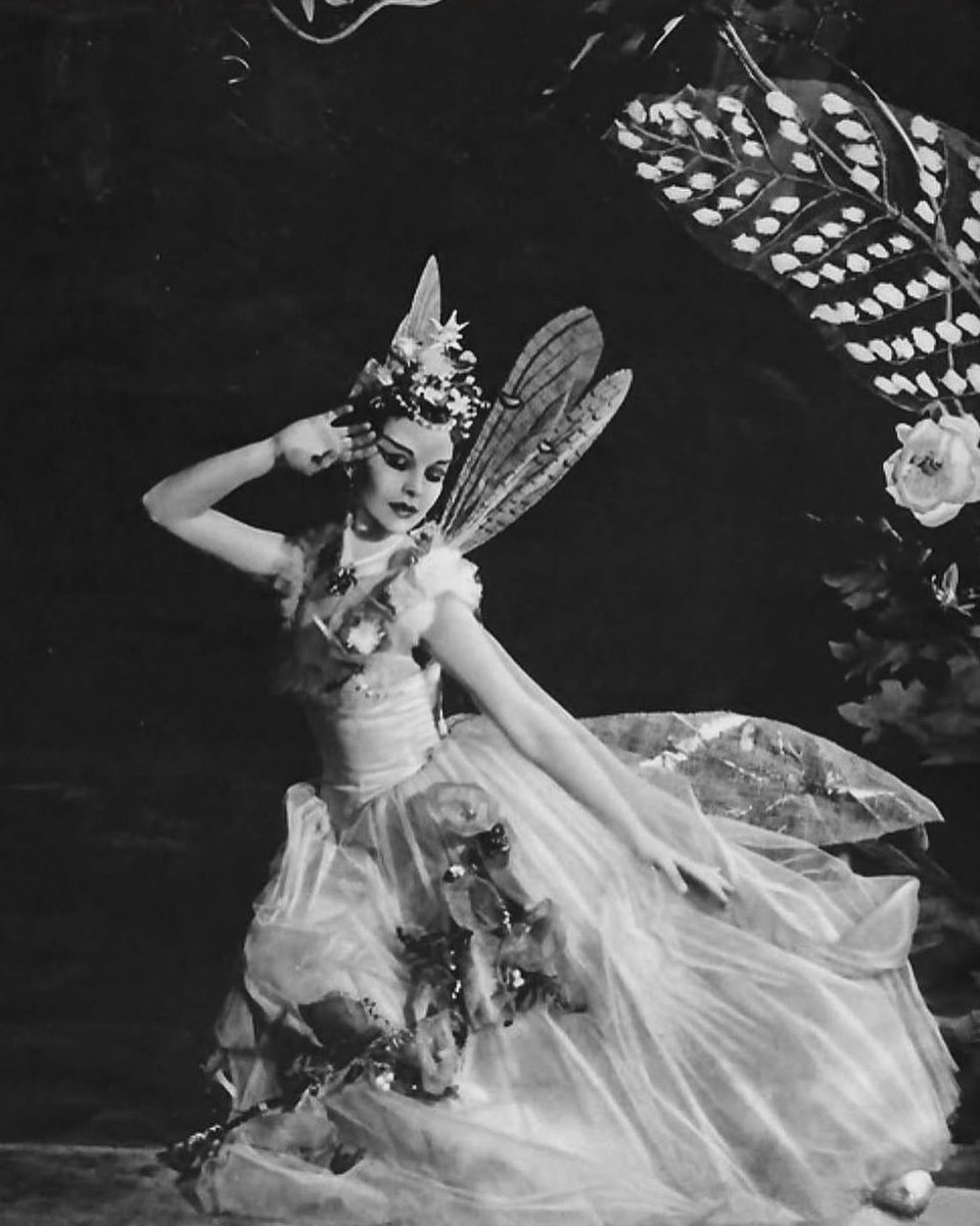 Vivien Leigh as Titania in a stage production of Shakespeares play “A Midsummer Nights Dream”, photographed by J.W Debenham, 1937. https://t.co/vjvVYQKBOb