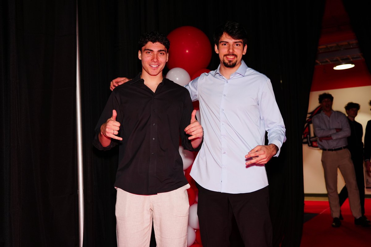 njitMVB's tweet photo. 𝐓𝐡𝐞 𝐩𝐞𝐫𝐟𝐞𝐜𝐭 𝐟𝐢𝐧𝐚𝐥𝐞 𝐭𝐨 𝐚𝐧 𝐚𝐦𝐚𝐳𝐢𝐧𝐠 𝐲𝐞𝐚𝐫‼️

🏅Outstanding Performer | Wiktor Nowak
🏅Highlander Academic | Andrew Fedmasu

#RollTech ⚔️ https://t.co/ltdN6xs8FT