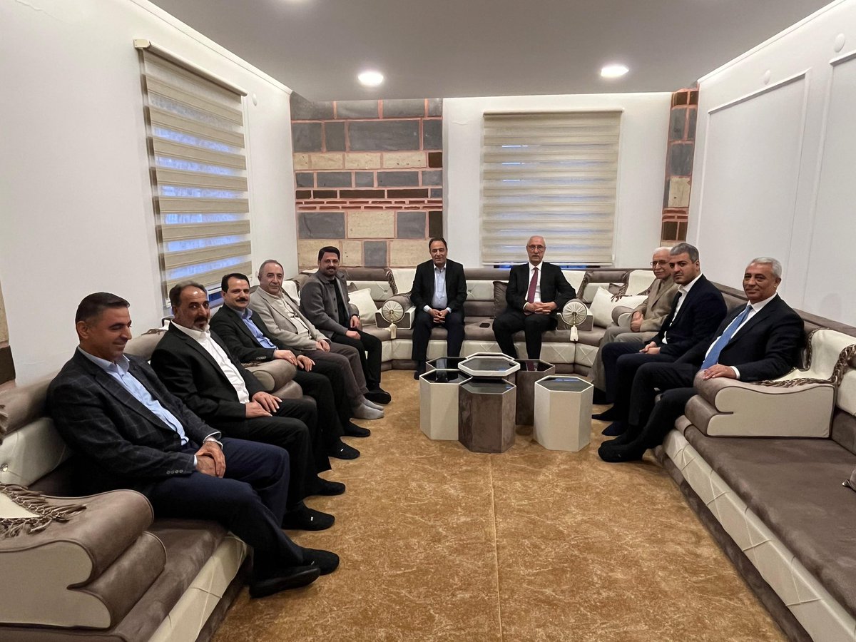 FeyziBerdibek1's tweet photo. 📍Bingöl Üniversitesi Cevdet Yılmaz Gelişim Vakfı

Bingöl Üniversitesi Cevdet Yılmaz Geliştirme Vakfını ziyaret ederek Vakıf Başkanımız Prof. Dr. Sn. İbrahim ÇAPAK hocamız ile vakfımızın çalışmaları üzerine verimli bir istişare gerçekleştirdik. Nazik ev sahipliği ve kıymetli değerlendirmeleri için teşekkür ediyor, çalışmalarında başarılar diliyoruz.

@yilmaz_seven @NihatDogu12
