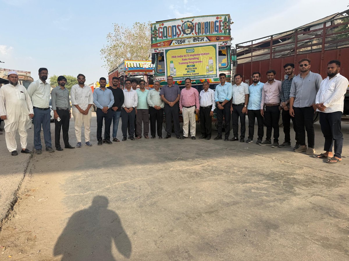 IFFCO_GUJ's tweet photo. Today Vehicle Location Tracking System ( VLTS) has been successfully implemented at Godhara Rake point in the presence of Sr. ED (Tptn), JGM (Commercial), Chief Manager (Mktg) and Head Movements Planning New Delhi.@KiritkrJPatel
@iffcoyogendra https://t.co/N5p5EQxOek