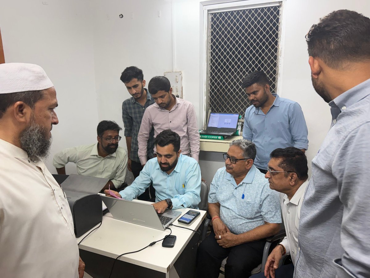 IFFCO_GUJ's tweet photo. Today Vehicle Location Tracking System ( VLTS) has been successfully implemented at Godhara Rake point in the presence of Sr. ED (Tptn), JGM (Commercial), Chief Manager (Mktg) and Head Movements Planning New Delhi.@KiritkrJPatel
@iffcoyogendra https://t.co/N5p5EQxOek
