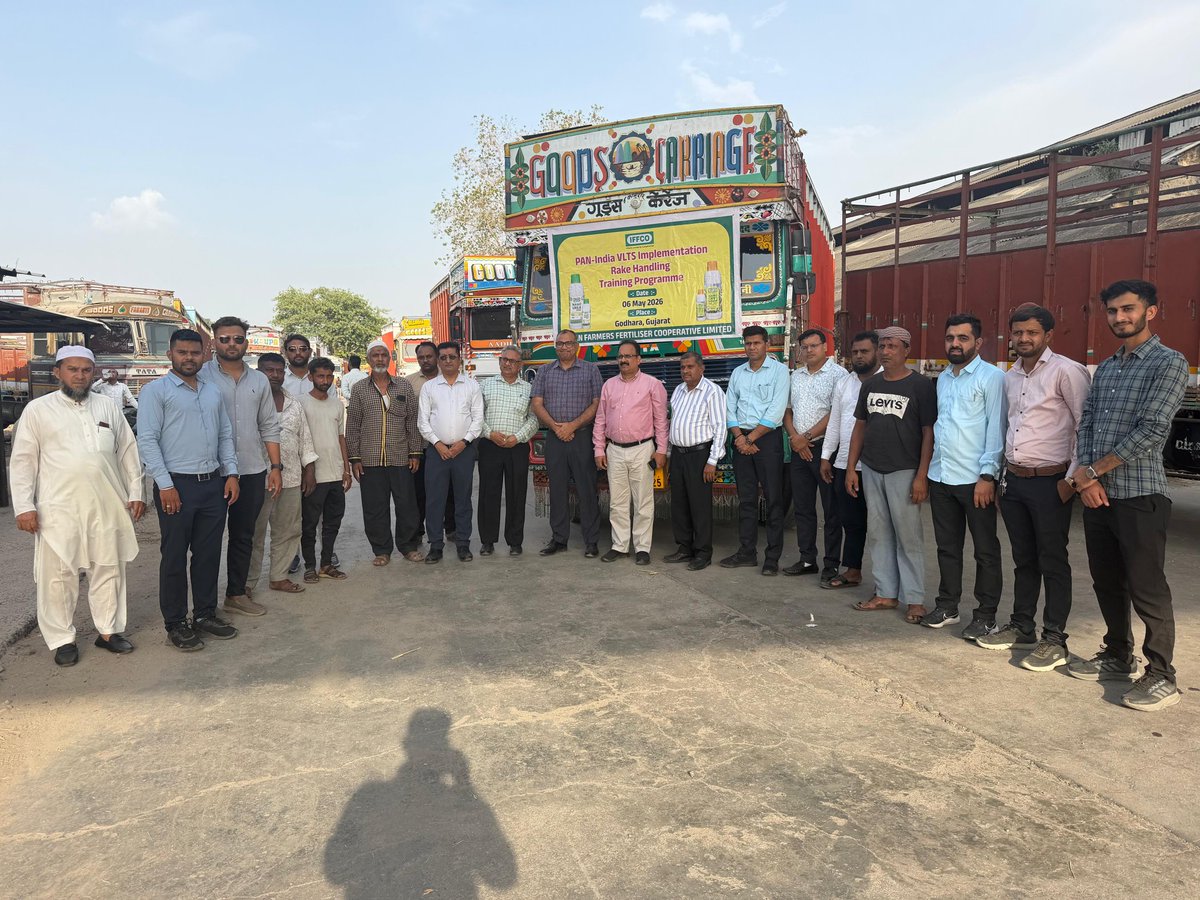IFFCO_GUJ's tweet photo. Today Vehicle Location Tracking System ( VLTS) has been successfully implemented at Godhara Rake point in the presence of Sr. ED (Tptn), JGM (Commercial), Chief Manager (Mktg) and Head Movements Planning New Delhi.@KiritkrJPatel
@iffcoyogendra https://t.co/N5p5EQxOek