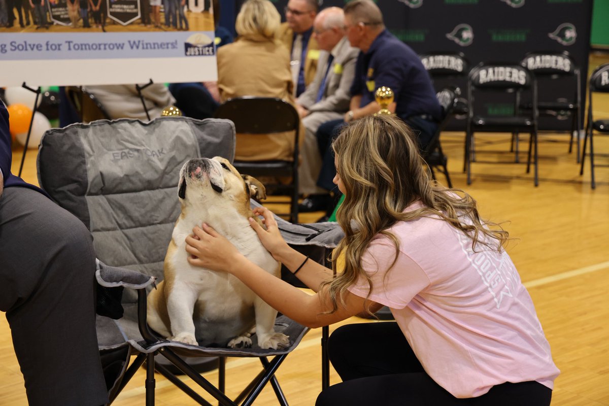BabydogJustice's tweet photo. The teachers and students at Huff Consolidated are paw-sitively amazing. 

I’d give them all extra treats for the incredible work they’re doing every single day! https://t.co/u6ZMLxcRwq