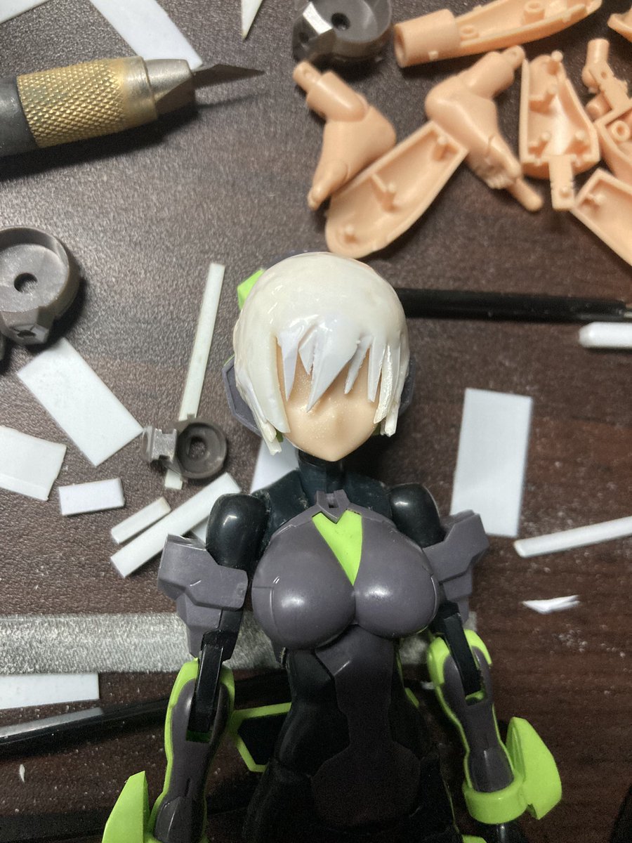 メガミデバイスの朱羅系の前髪足りない問題
自作してたらこんな時間に…