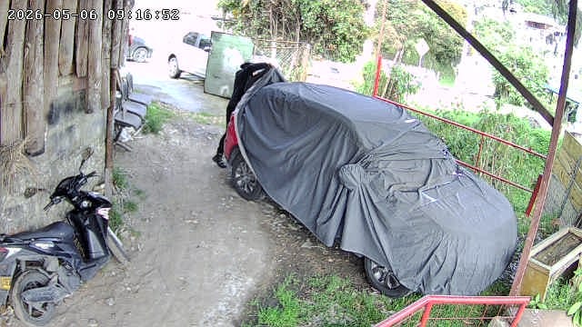 ThiF_so's tweet photo. Señores @SectorMovilidad hay forma de proceder con este vecino que se parquea a la salida de mi parqueadero todo el tiempo, no atiende razones e impide la salida constantemente ¿? https://t.co/THy1gDGM8i