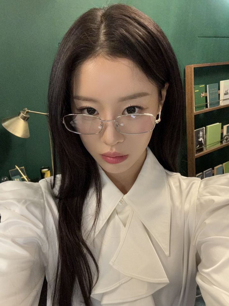 Ablume_Base's tweet photo. Let's play weblume! 🌼

Describe #SIO in 3 words and add your favorite pic of her using these tags

ONE YEAR WITH ABLUME
#happy_anniversary_ablume
#영원히_피어나는_어블룸
#we_bloom_with_ablume https://t.co/b8UFuLYezi