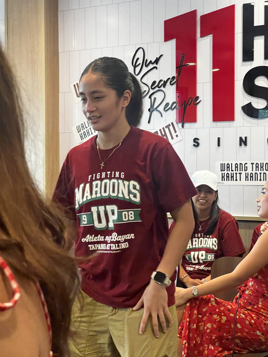 KalachuCHAYie's tweet photo. Di naman halatang focused ako kay Kianne dito. Hahahah
#UPWVTS88Fanmeet
#AFizzySummerToRemember
#BestSummerWithKFC https://t.co/pWOKgF7usS