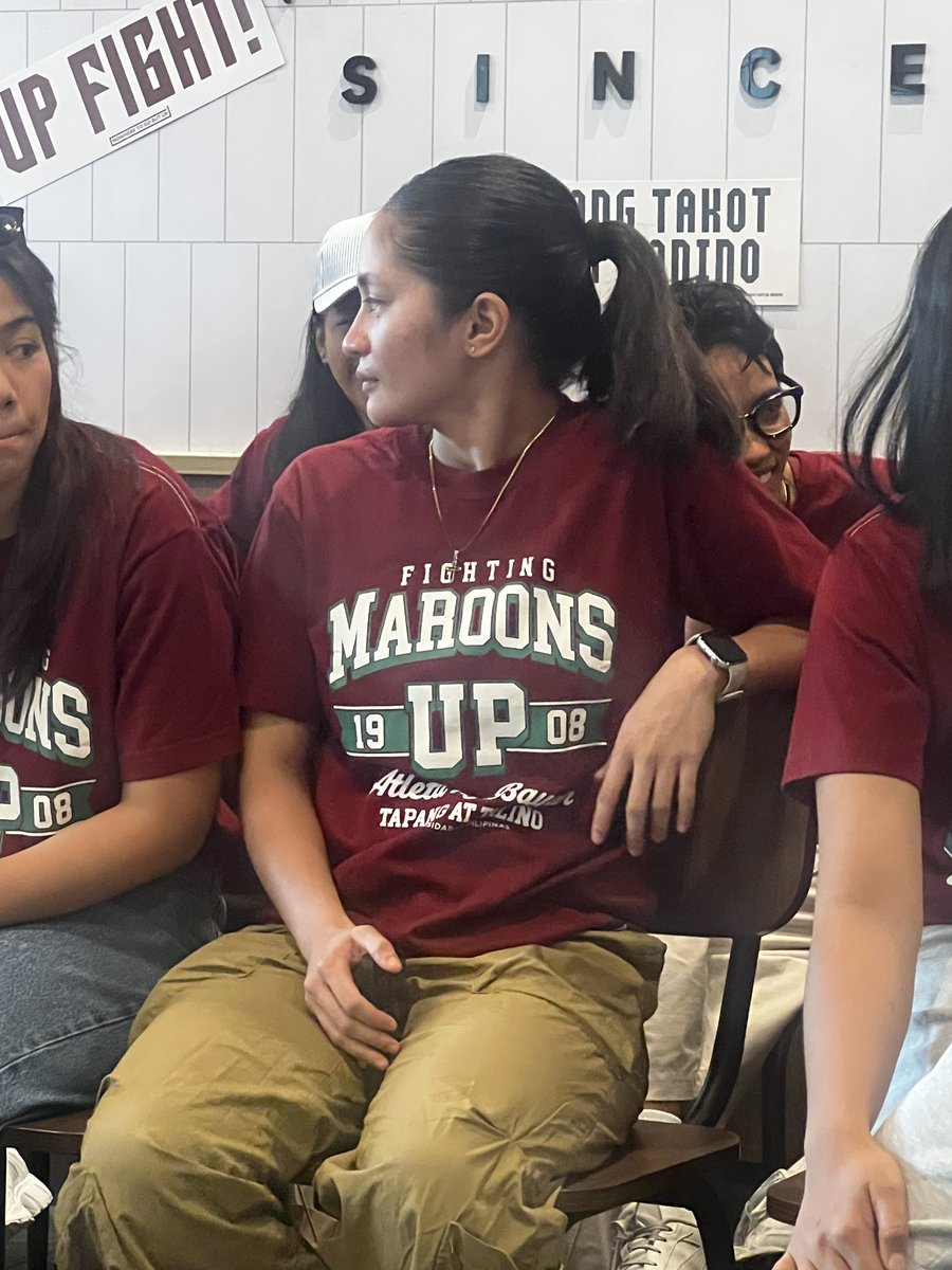 KalachuCHAYie's tweet photo. Di naman halatang focused ako kay Kianne dito. Hahahah
#UPWVTS88Fanmeet
#AFizzySummerToRemember
#BestSummerWithKFC https://t.co/pWOKgF7usS