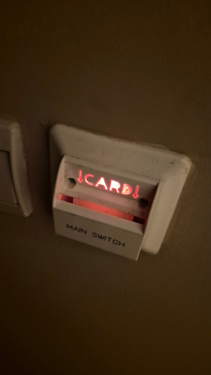 nirakka96's tweet photo. Hayır 7/24 Icardi gidecek mi diye düşünmek istemiyorum. Tatildeyim maça gidemiyorum diye üzülmek istemiyorum. O sırada karşıma çıkan ICARDI kart girişi, Marakeş çarşıda fener ağlama yapan faslı genç ve instada arapça reels kaydırırken osimhen icardi editli video izleyen amca 🫠 https://t.co/klqEvtzUx8