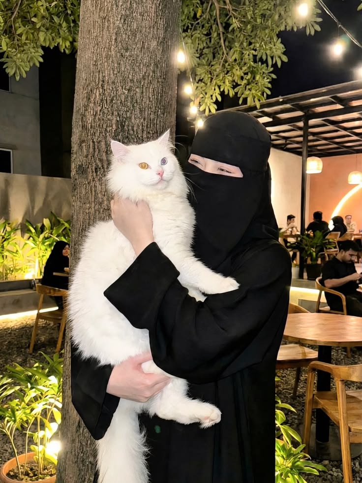 ༺ أَمَةُ ٱللَّهِ ༻ tweet media