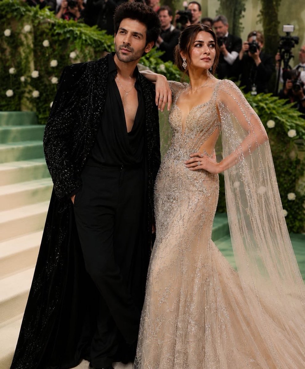 lomlsanon's tweet photo. kartik aaryan and kriti sanon at met gala - https://t.co/mCGFsNtxQM