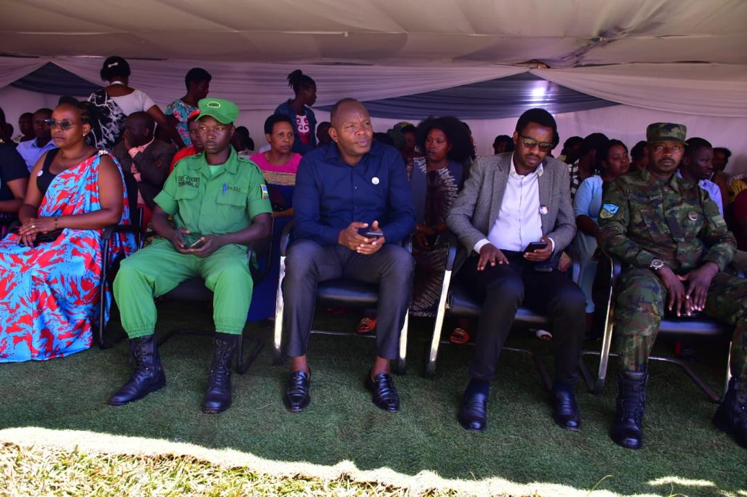 RADIO HUYE tweet media
