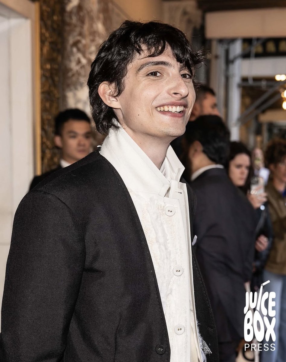 finnwolfarchive's tweet photo. Finn Wolfhard Outside The Pierre Hotel Before Attending This Years Met Gala https://t.co/AQ7jW9gO15