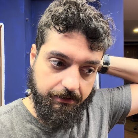 CorrupcaoBrNews's tweet photo. 🚨GRAVE! A única rede social que Monark (Bruno Aiub) não foi banido é o Linkedin. E mesmo assim, ele se recusa a procurar um emprego de verdade https://t.co/MQtvBwBXjm
