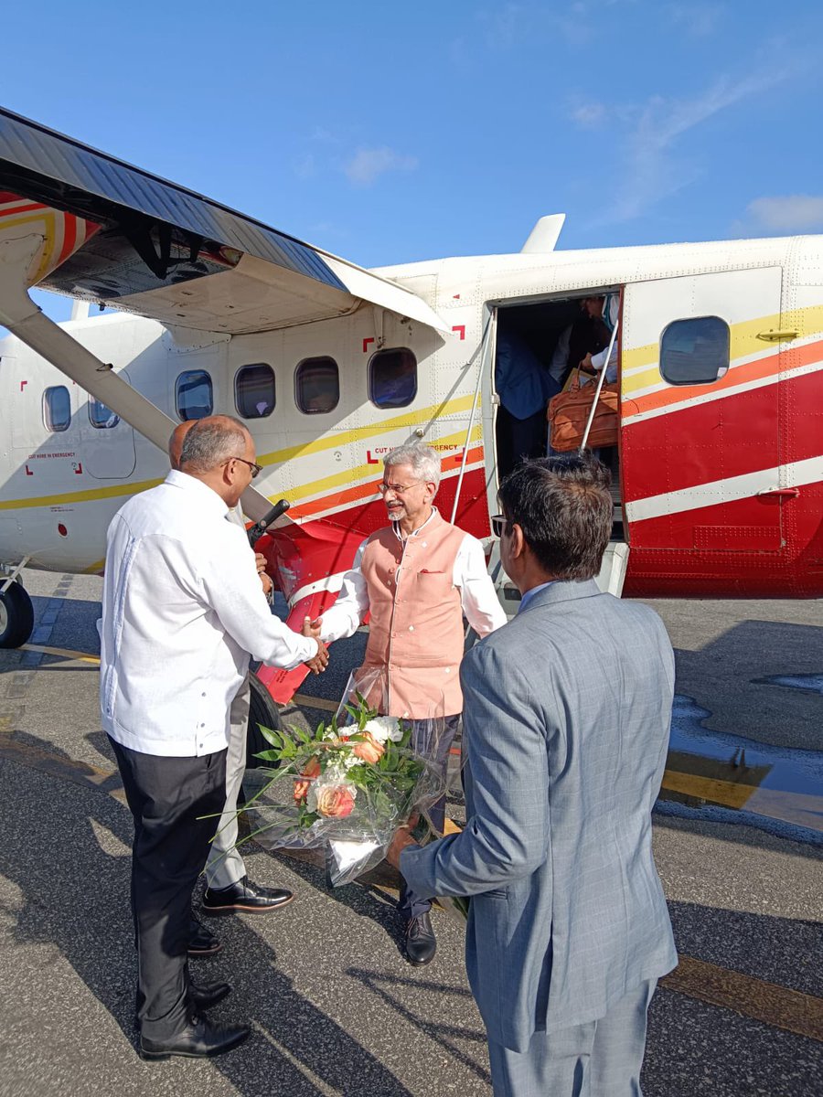 DrSJaishankar's tweet photo. Delighted to meet Health Minister Dr. Frank Anthony of Guyana during my stopover in Georgetown. @fcsanthony1 

Glad to learn of the progress in our bilateral health cooperation. @mohguyana 

🇮🇳 🇬🇾 https://t.co/Zjd5SuyPQo